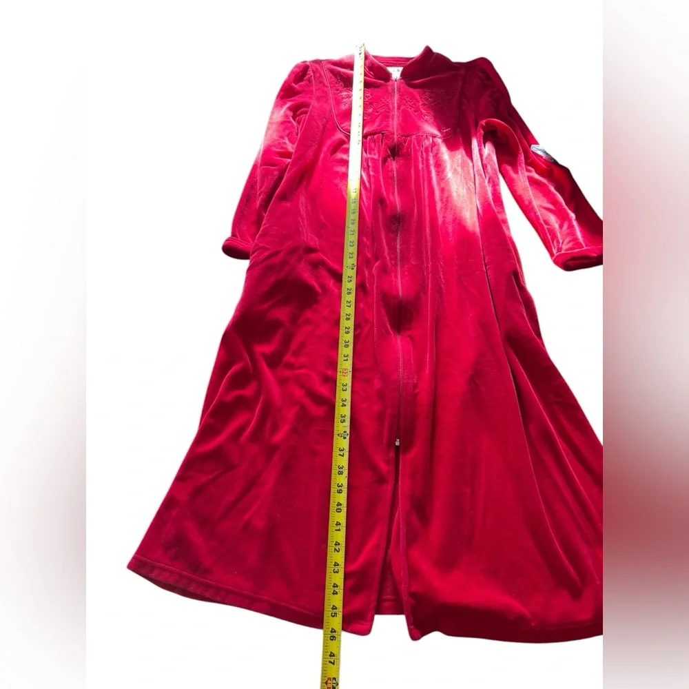Classic Elements vintage red house valor robe‎ size small